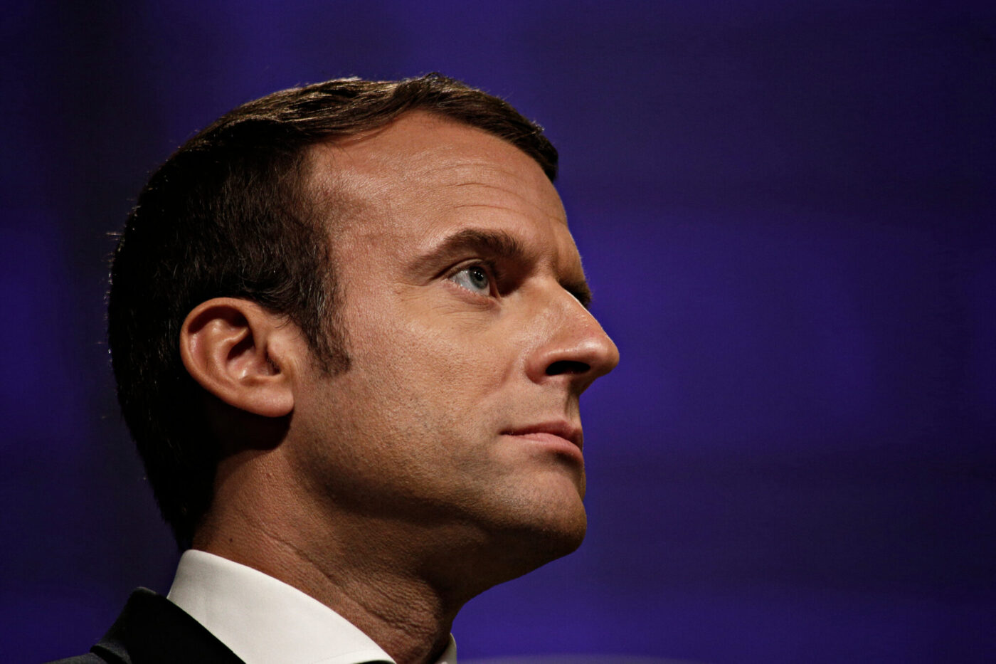 Macron approva identità digitale dopo rielezione truffa